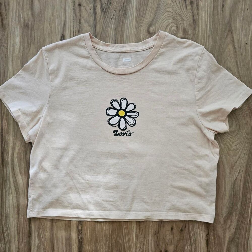 Levi's light peach color cropped tee with daisy graphic Size S